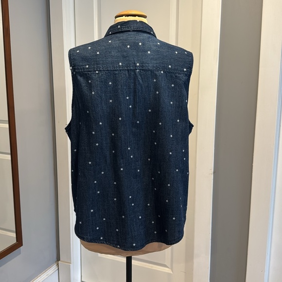 Universal Thread Blue chambray denim sleeveless stars print top XL 4th of July - Picture 10 of 11